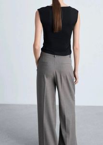 Square-neck fitted crop top