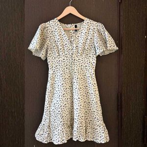 Chic White Floral Print Mini Dress