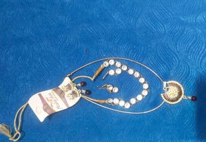 Pearl And Silver Chain With Two Extra Lockit