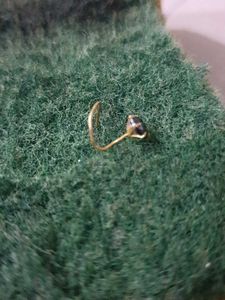 100% gold Elegant Black Gemstone Stud noise pin