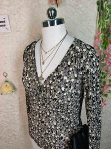Chic Black &amp; White Print Wrap Top