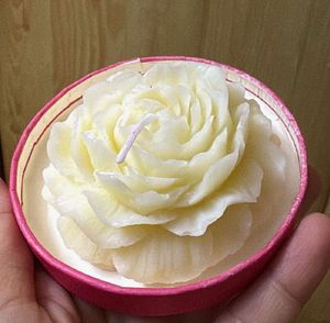 Rose Shaped Scented Candle