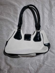Chic Black &amp; White Shoulder Bag