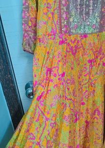 Beautiful Floral Print Kurti (W)....... Ee...