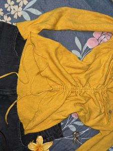 Chic Yellow Ruched V-Neck Long Sleeve Top