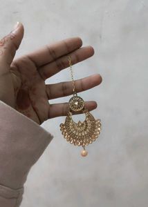 Elegant Gold Maang Tikka