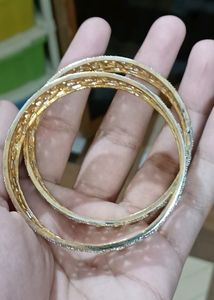 4pc Price Negotiable Ad Bangles