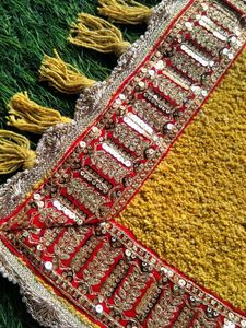 mustard Aasan with beautiful red lace