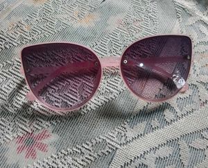 Stylish Pink Cat-Eye Sunglasses