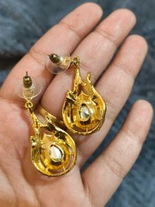 Elegant Gold Emerald Drop Earrings