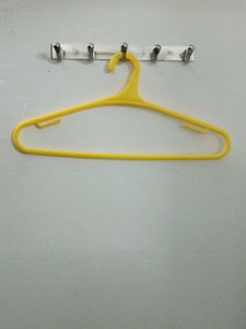5 plastic unbreakable Hangers
