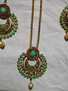Elegant Green Stone Jewellery Set