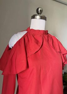 Chic Cold Shoulder Ruffle top