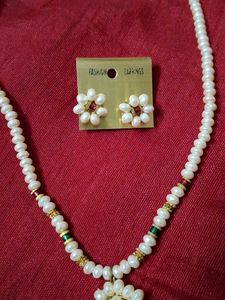 Elegant Pearl Necklace and Earrings Set