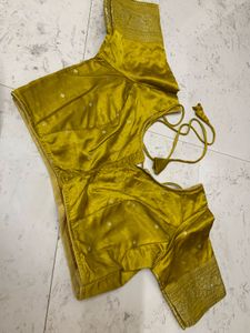 Beautiful Yellow Saree With Blouse