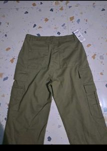 olive cargo pants🫒