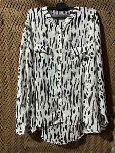 Chic Abstract Print Button-Up Tunic Top