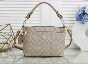 COACH**HANDBAGS**3 COMPARTMENT*WIDOUT BOX