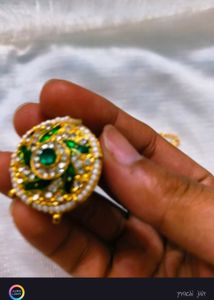 Beautiful Emerald Maang Tikka