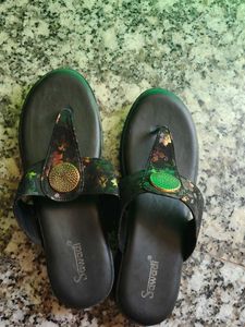 Stylish Black Floral Print Wedges