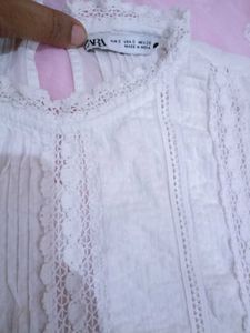 Chic Sleeveless White Lace Top