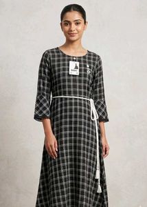 ​BASIC Women's Black & White Plain kurti