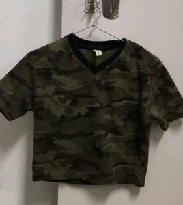 Camouflage V-Neck Cropped Tee