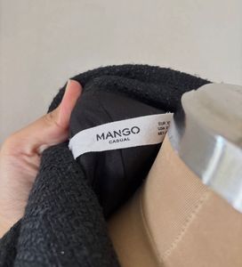 Chic Black Double-Breasted Blazer