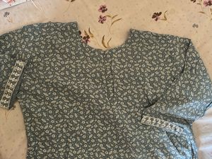 Embroidered Blue Floral Short Kurti🔷