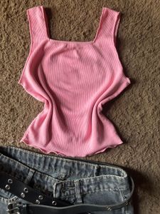 Cute pink top 🎀