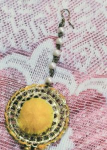 Elegant Maang Tikka with Pearls