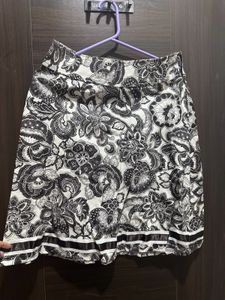 Floral Black And white Printed Skirt