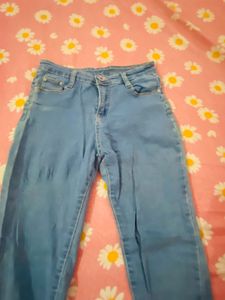 Light Wash Frayed Hem Jeans