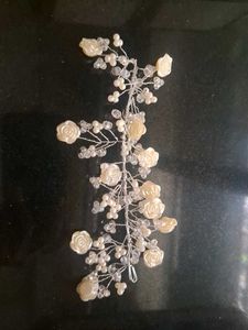 Elegant Floral Hair Vine