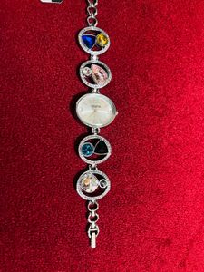 Branded Watch New With Tag ❤️😍U Can Check Reviews