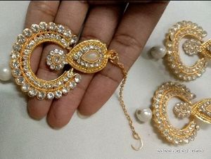Elegant Kundan Maang Tikka &amp; Earrings Set