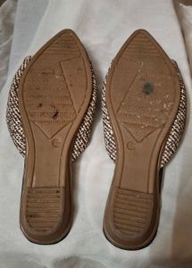 Stylish women's mules with buckle accent