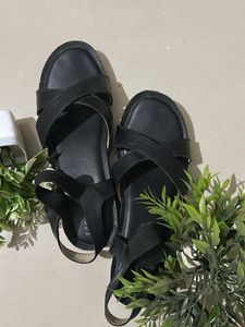 Stylish Black Criss-Cross Flat Heel Sandals