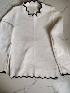White Scalloped Trim Knit sweater
