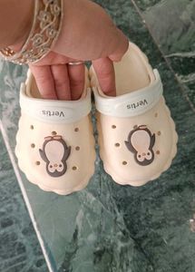 Vertis Kids Penguin Clogs/Crocs | Size 23 | Very G