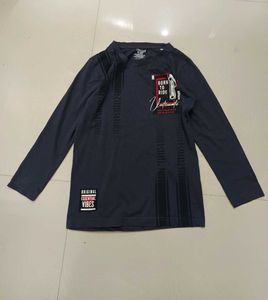 T shirt 8-9 yrs.