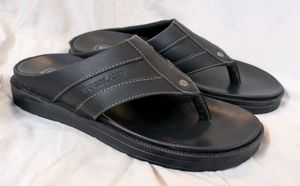 Men's Black Leather Flip-Flops size 6🌟