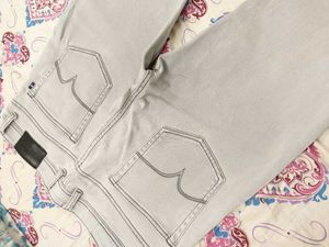 men Light Wash Milan Fit Straight Jeans