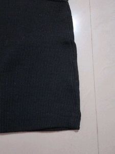 Black Ribbed One-Shoulder Crop Top
