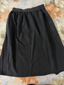 Cute Gingham Top &amp; Black Skirt Set
