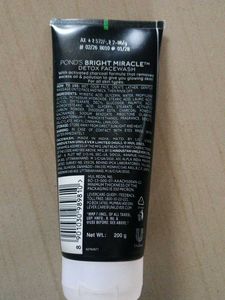 Pond's Bright Miracle Detox Facewash
