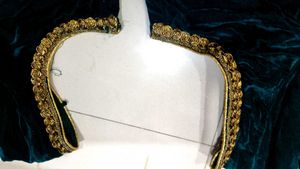 Green Velvet Blouse 34 Size