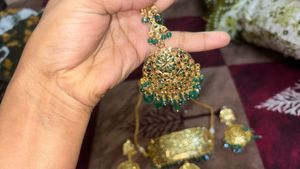 Exquisite Gold &amp; Green Kundan Jewellery Set