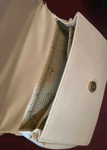 Chic Cream Crossbody Bag with Gold Chain