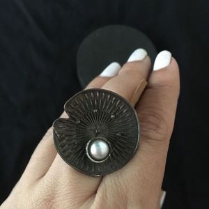 Global Desi pearl finger ring